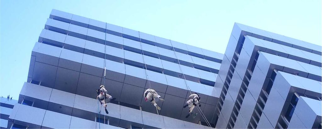 نماشویی ساختمان باطناب Washing building with rope